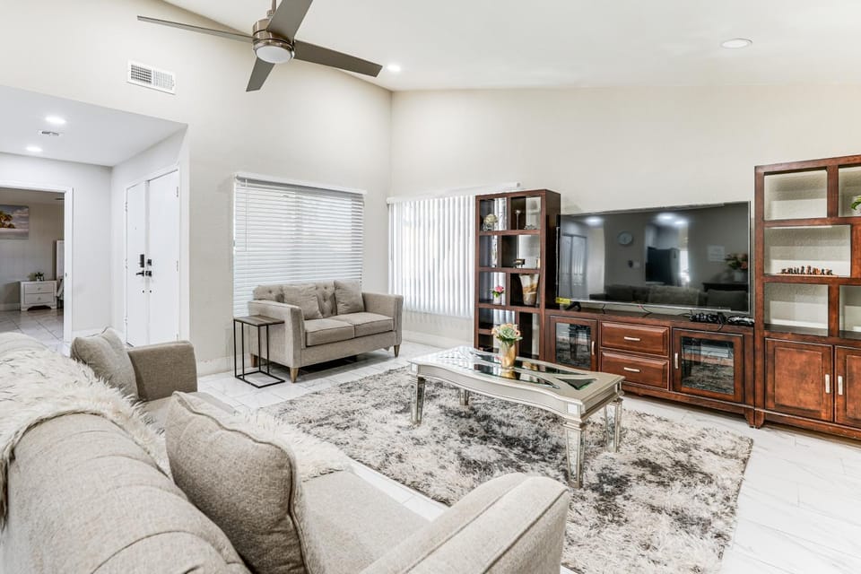 Mesa Oasis w/ Diving Pool By Spring Training, Dtwn House in Dobson Ranch