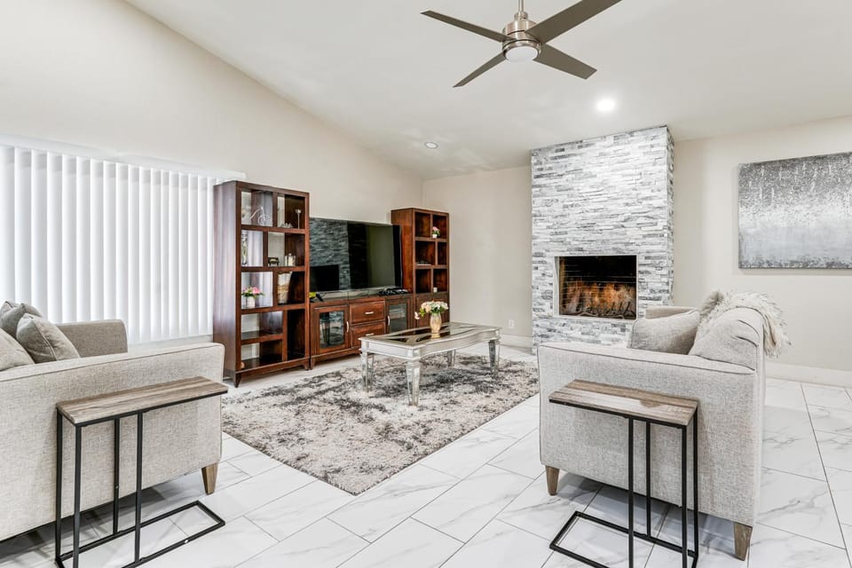 Mesa Oasis w/ Diving Pool By Spring Training, Dtwn House in Dobson Ranch