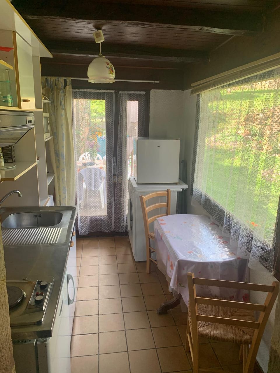 Kitchen or kitchenette, Dining area, oven, pet friendly, stove