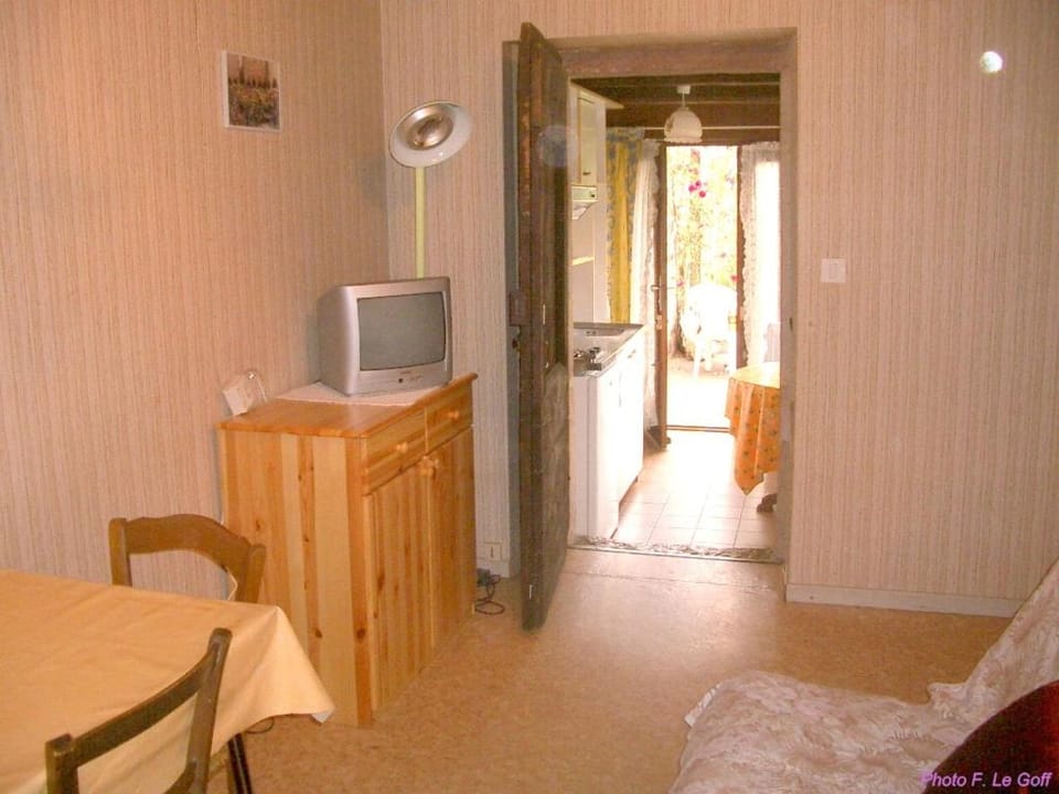 Communal lounge/ TV room, Day