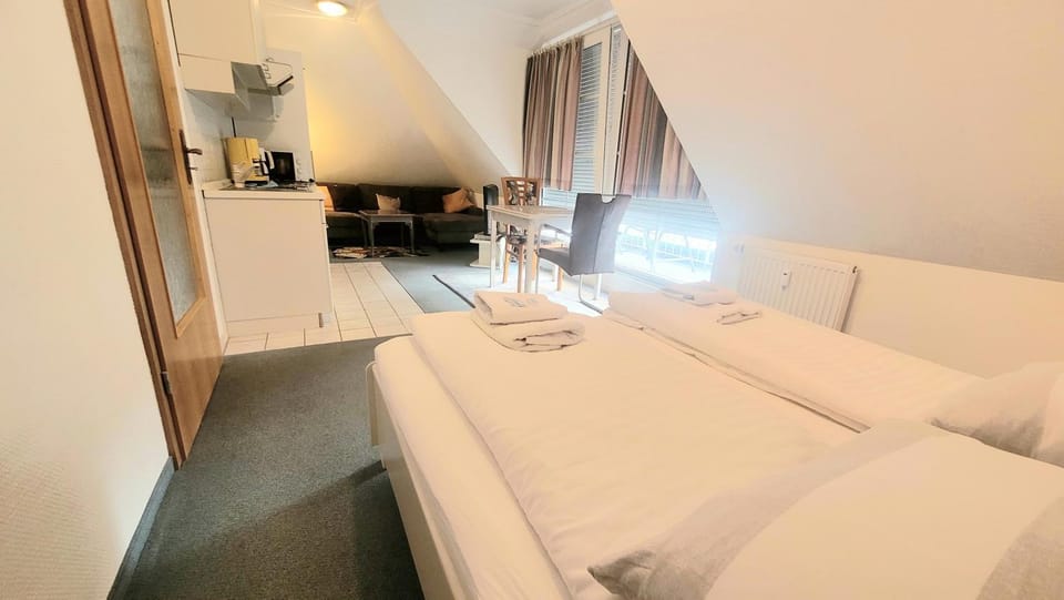 Bed, Living room, Photo of the whole room, Seating area, Bedroom, towels
