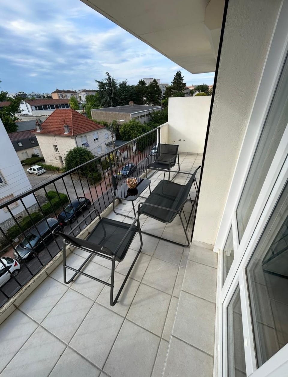 Appartement T2 rénové facultés 5 voyageurs Apartment in Dijon
