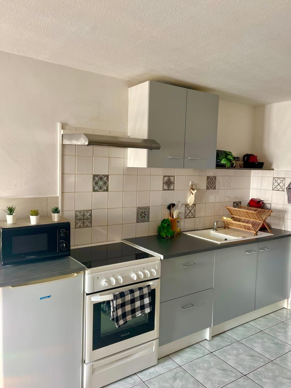Kitchen or kitchenette, stove