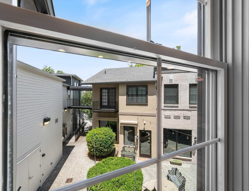 Carters Court Serene Suite House in Franklin