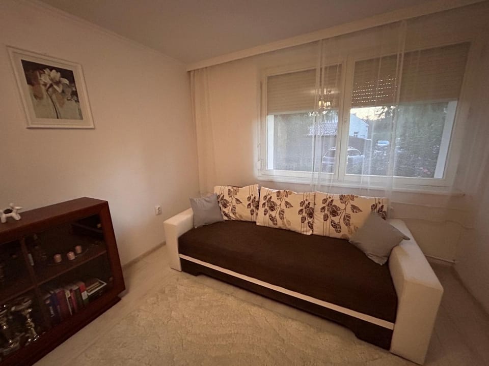 Bed, Living room, Seating area