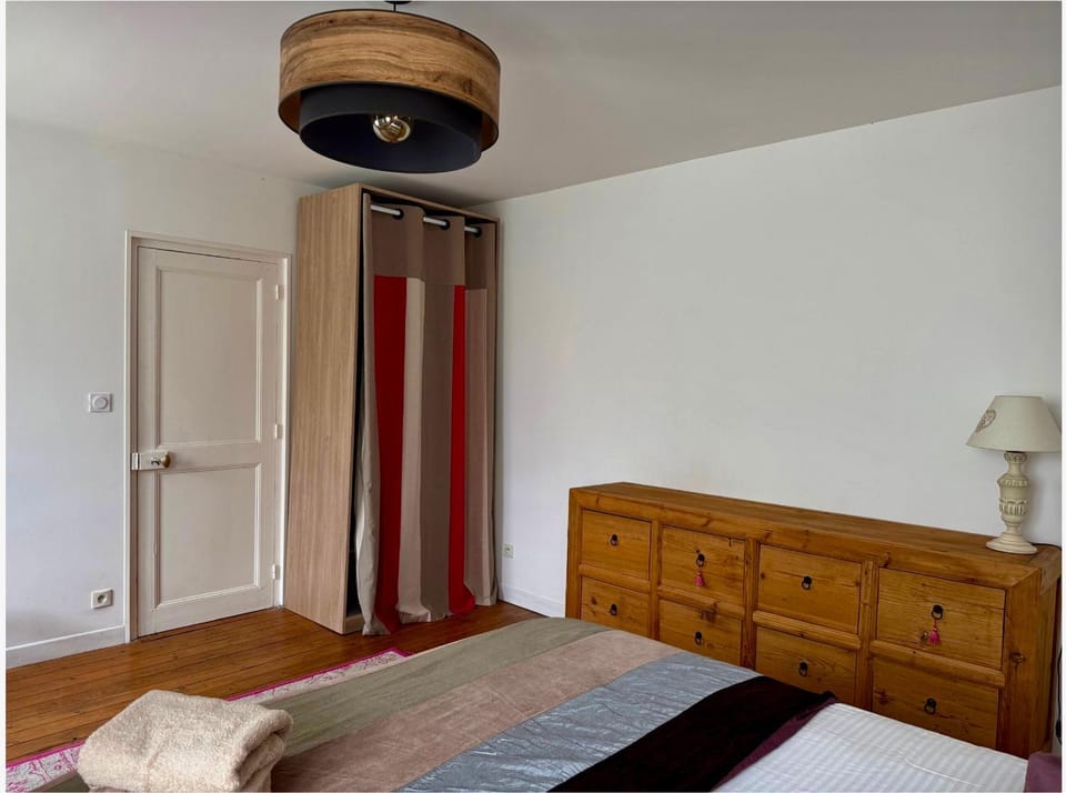 Bed, Photo of the whole room, Bedroom, wardrobe