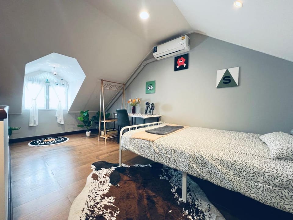 Bed, Bedroom