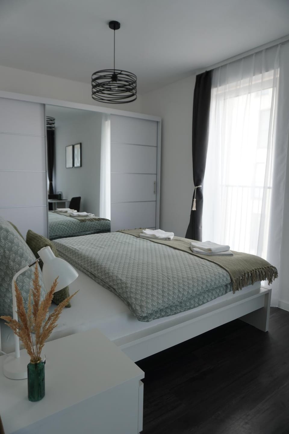 Photo of the whole room, Bedroom