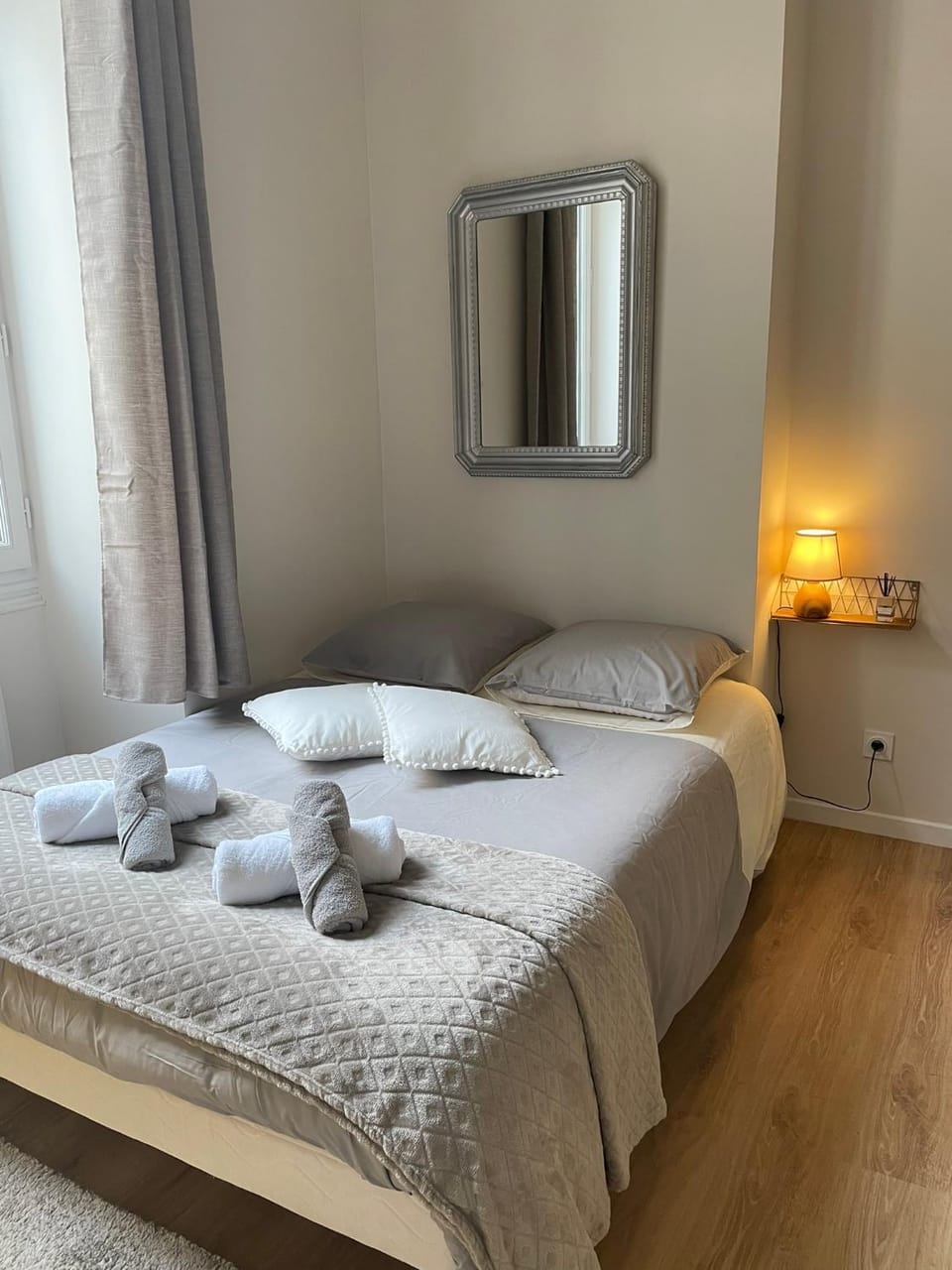 Bed, Photo of the whole room, Bedroom