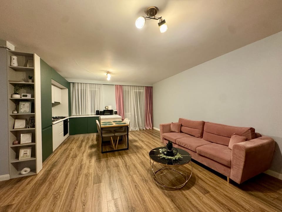 Kitchen or kitchenette, Living room, Seating area, Dining area