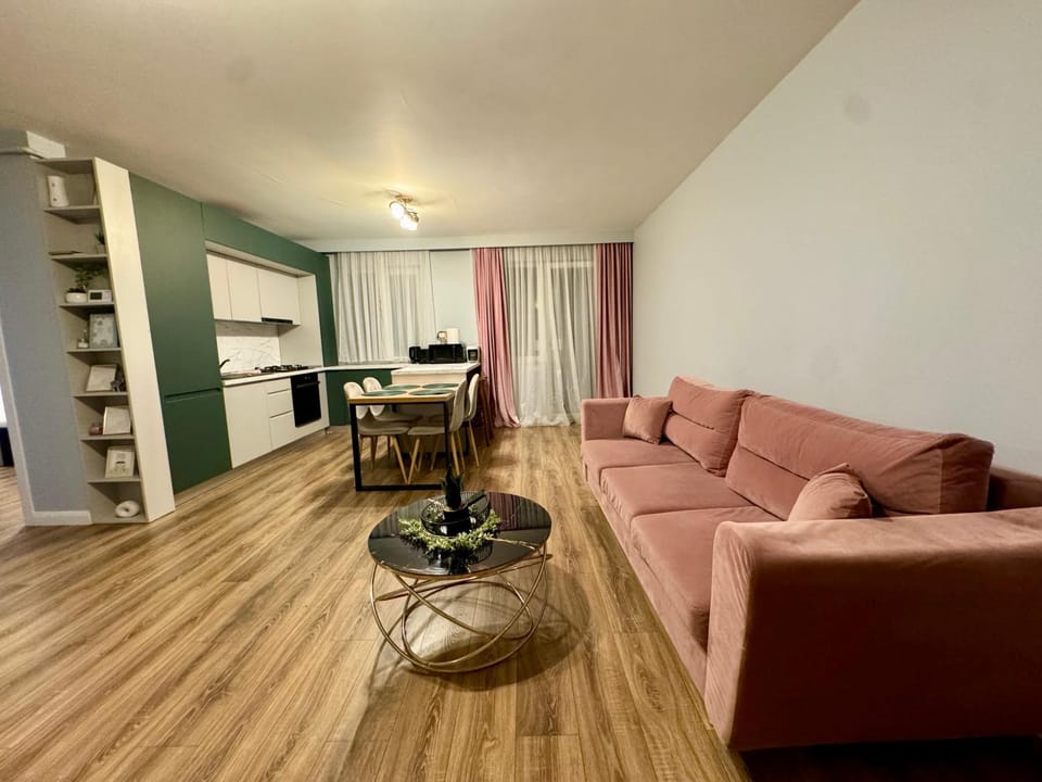 Kitchen or kitchenette, Living room, Seating area, Dining area