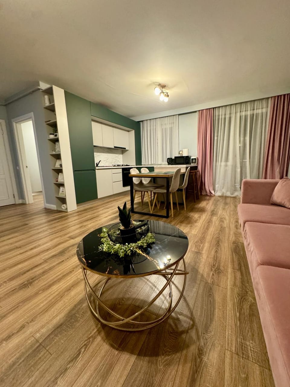 Kitchen or kitchenette, Living room, Seating area, Dining area