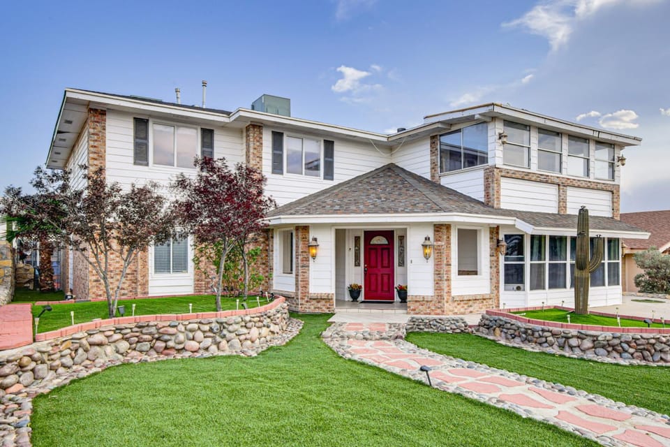 13 Mi to Downtown El Paso Home with Game Room and Bar Apartment in Ciudad Juarez