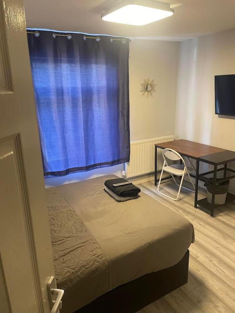 Woolwich Ensuite Roomz Bed and Breakfast in London