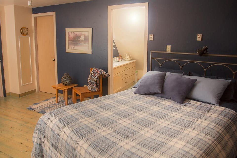 Bathroom, Bedroom