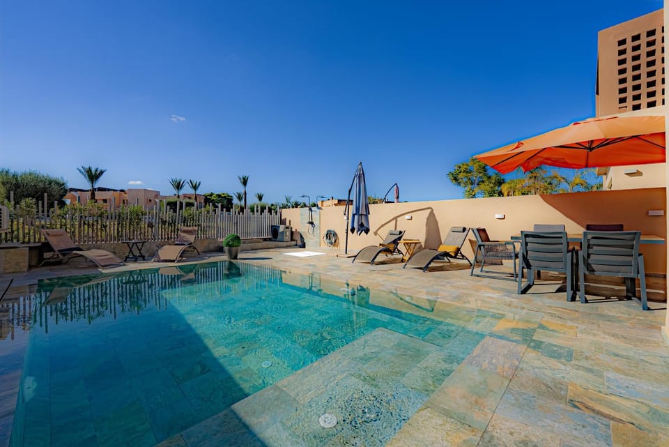 M REVASION Appt 3 chambres , front de lac , piscine chauffée privée Apartment in Marrakesh
