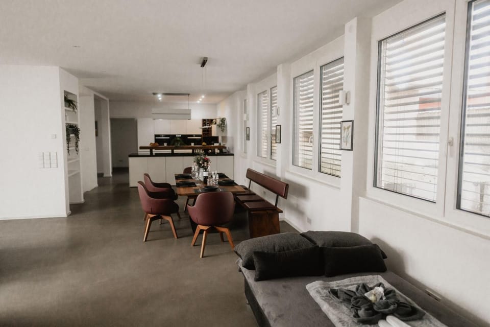 Seating area, Dining area