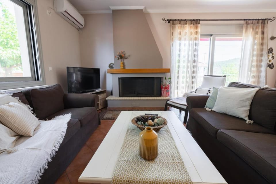 TV and multimedia, Living room, fireplace