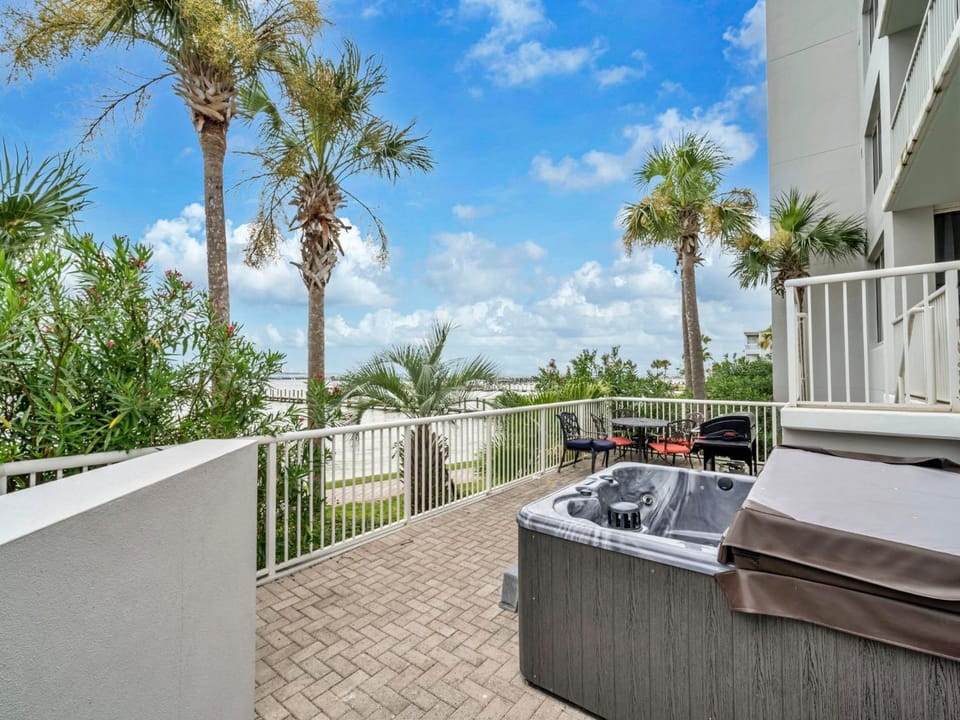 Destin West Osprey L-03 sleeps 10 near beach resort access House in Okaloosa Island