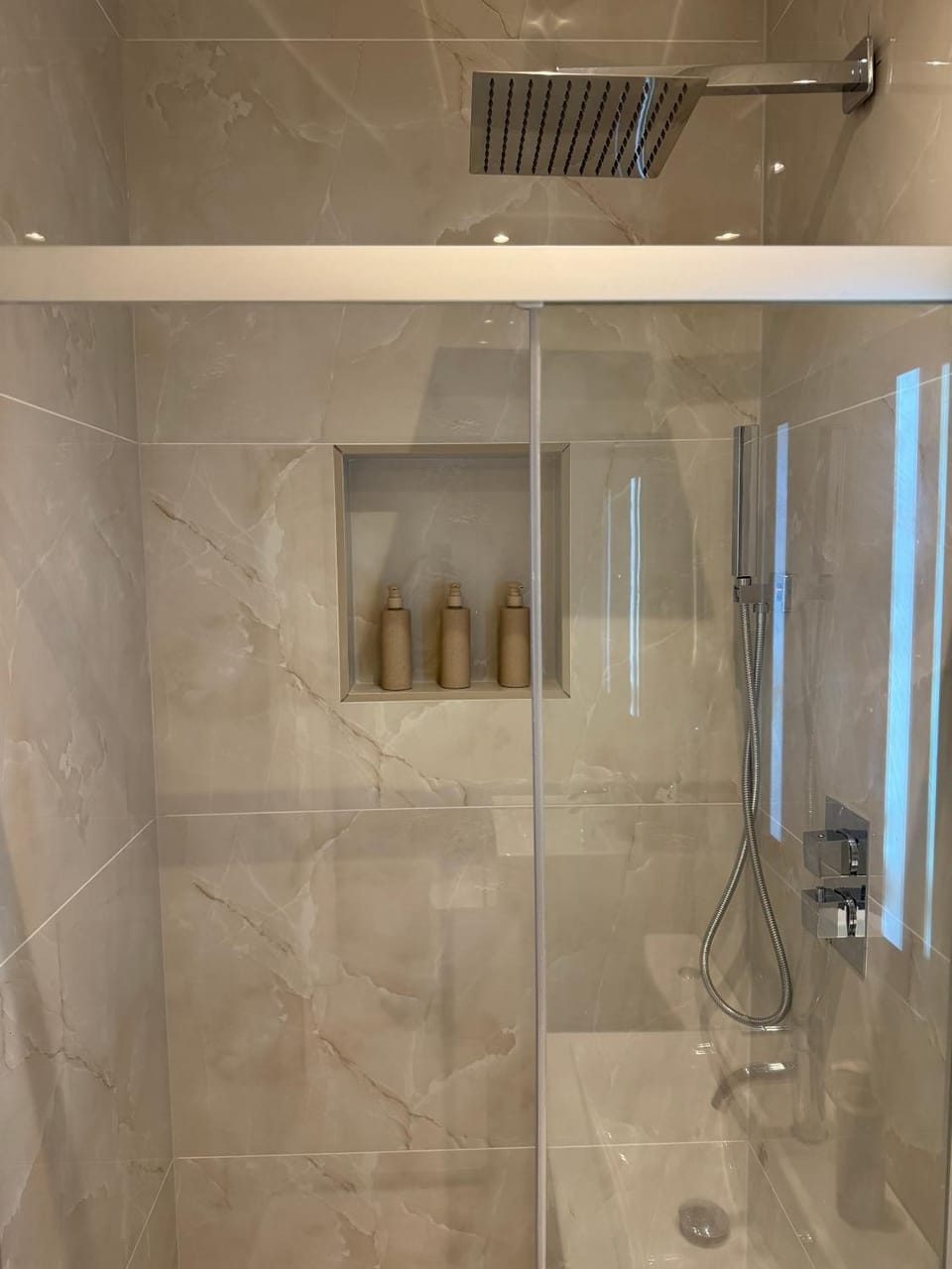 Chic Studio Living Apartment in Hounslow