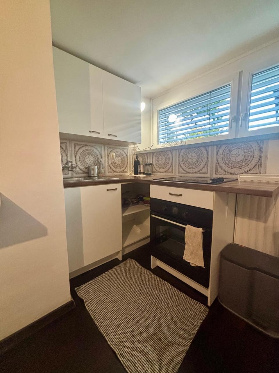 Kitchen or kitchenette, oven, stove