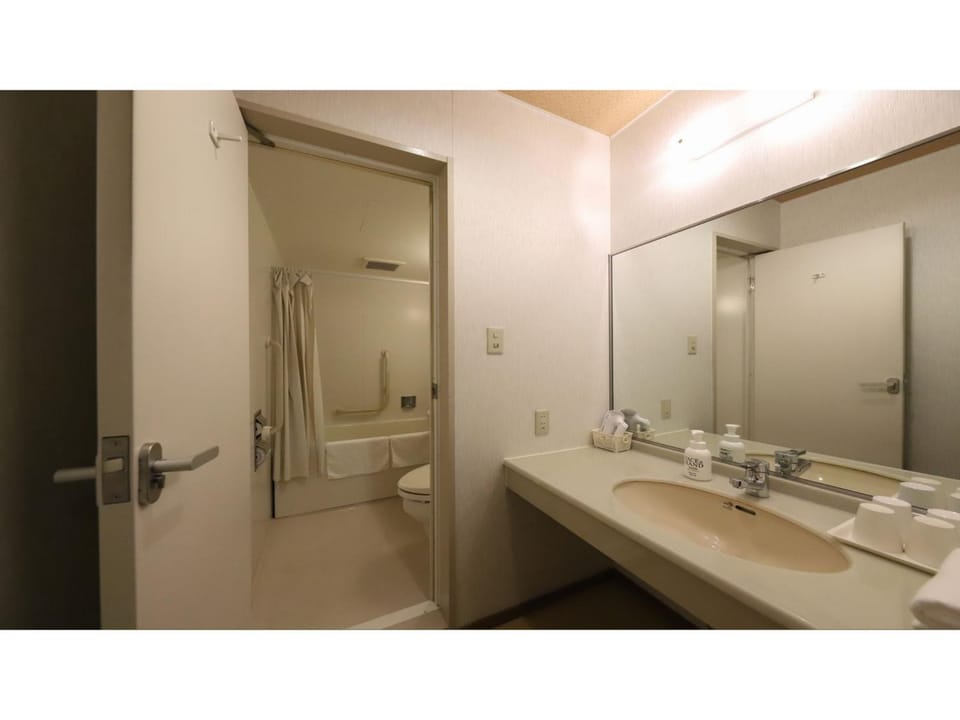 Smile Hotel Takaoka Ekimae - Vacation STAY 89704v Hotel in Ishikawa Prefecture