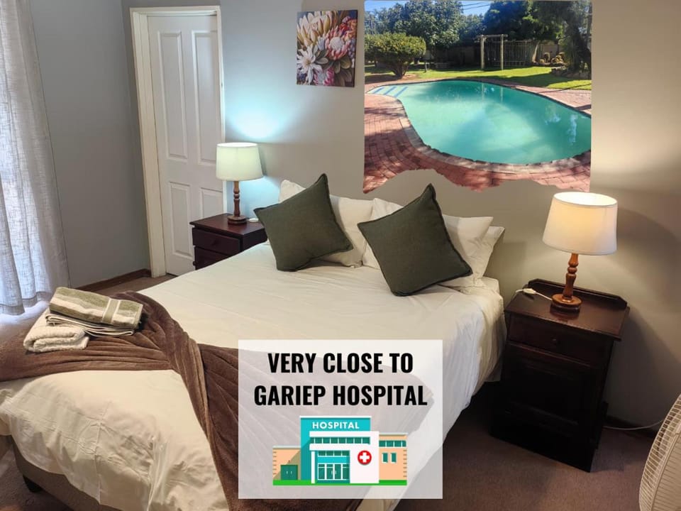 Bed, Bedroom, Swimming pool