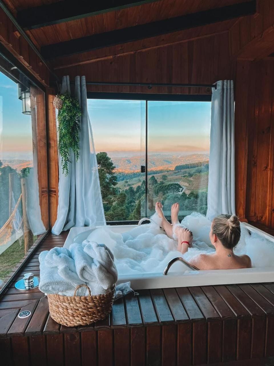 Natural landscape, Hot Tub, Photo of the whole room, Mountain view