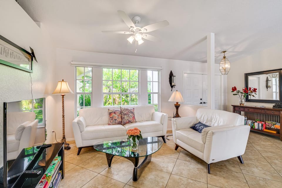 Near Sun Splash Waterpark: 'Coral Princess' Oasis House in Cape Coral