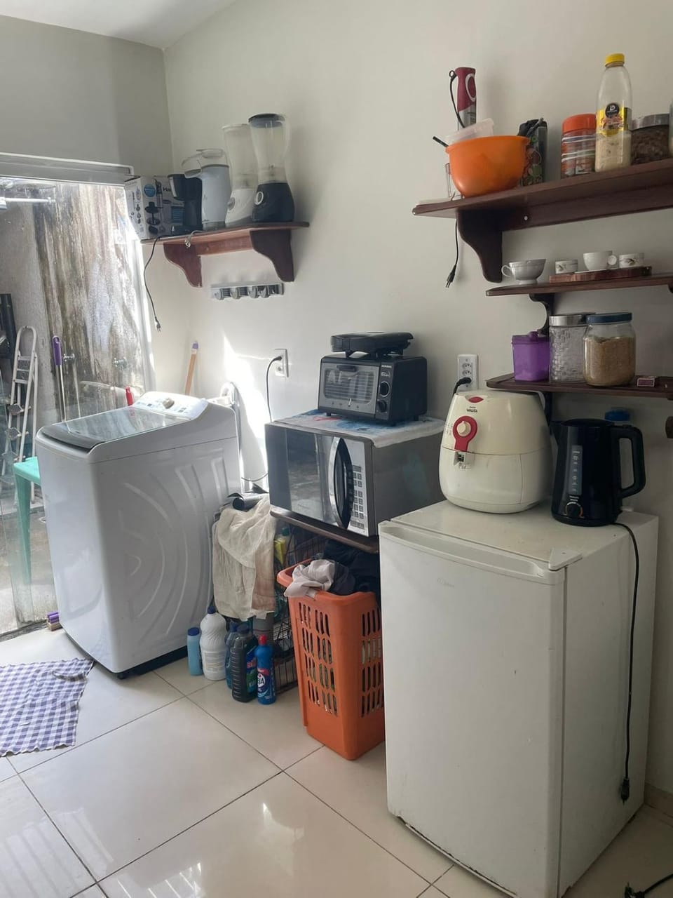 Kitchen or kitchenette, Communal kitchen