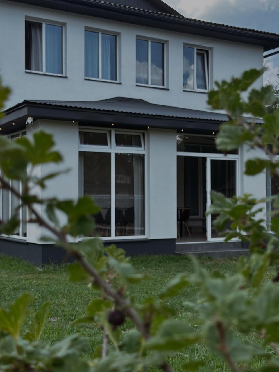 Property building, Day, Garden, Garden view