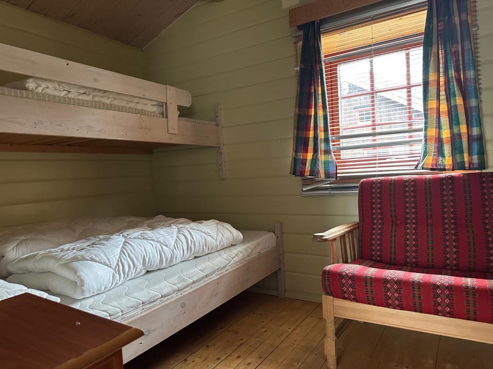 Bedroom, bunk bed