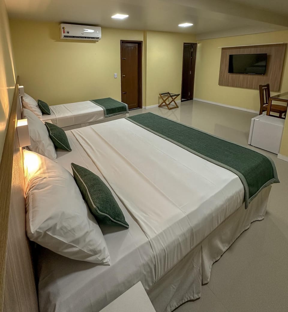 TV and multimedia, Photo of the whole room, Bedroom, air conditioner