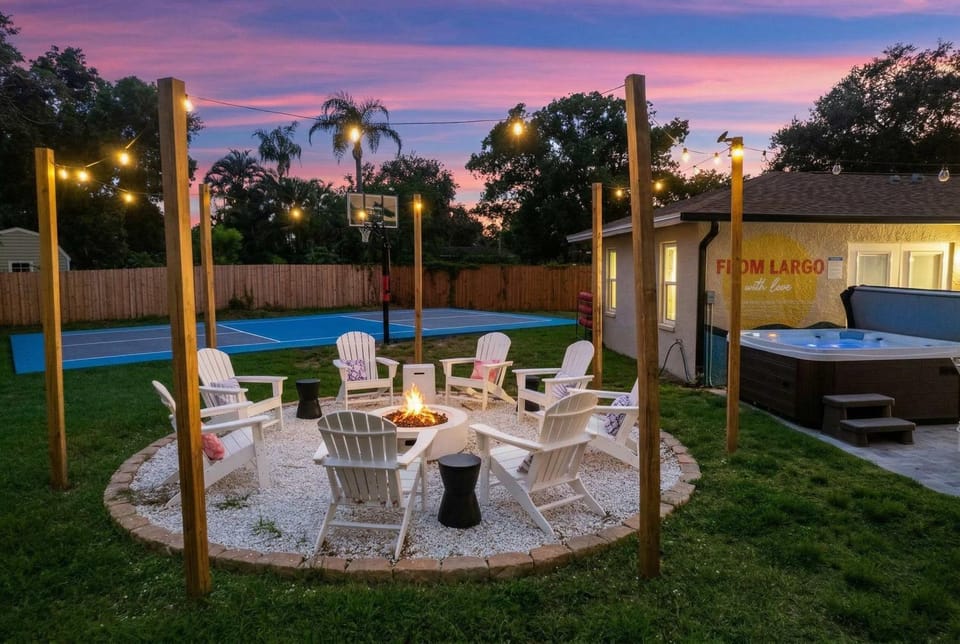 Resort Style Backyard Pool Movie Game Room House in Seminole