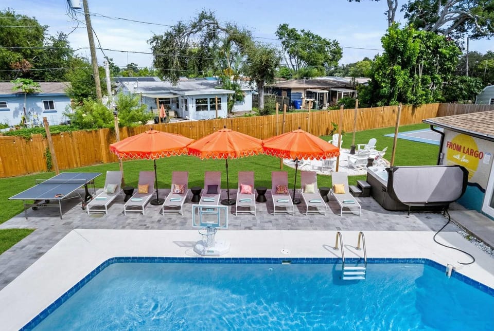 Resort Style Backyard Pool Movie Game Room House in Seminole