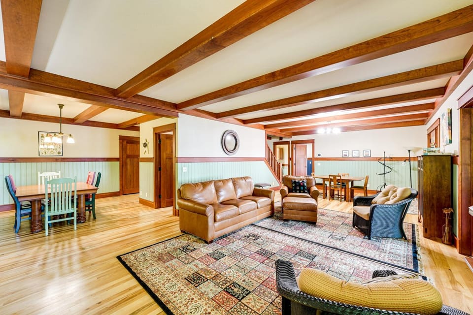 Group Getaway on Hamlin Lake: Fire Pit & Dock! House in Hamlin Lake