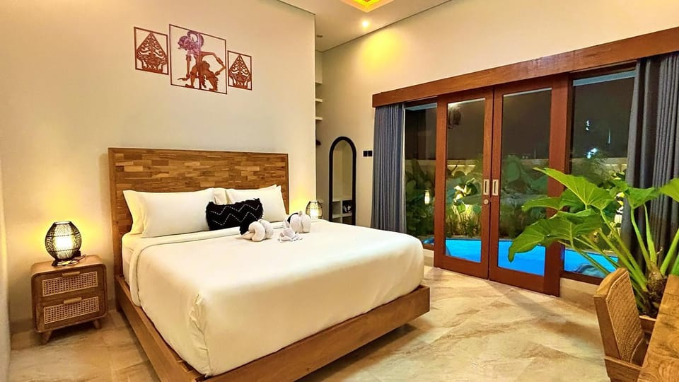 Bed, Photo of the whole room, Bedroom, Pool view