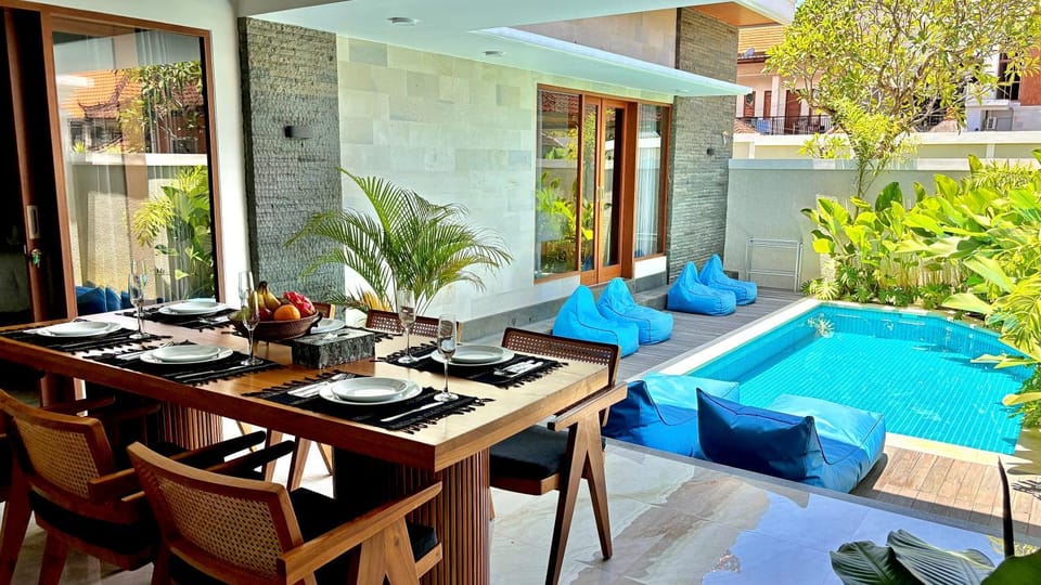 Patio, Seating area, Dining area, Swimming pool, sunbed