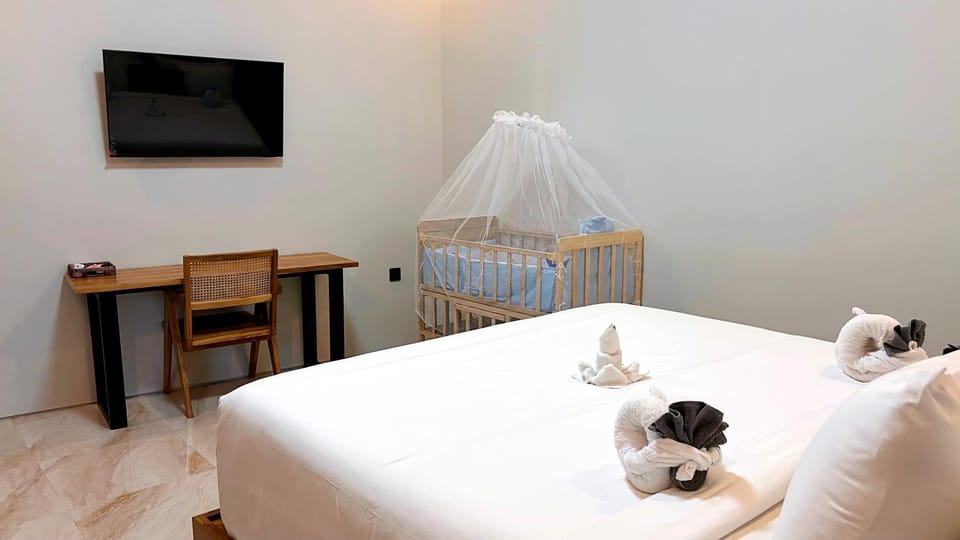 Bedroom, cot