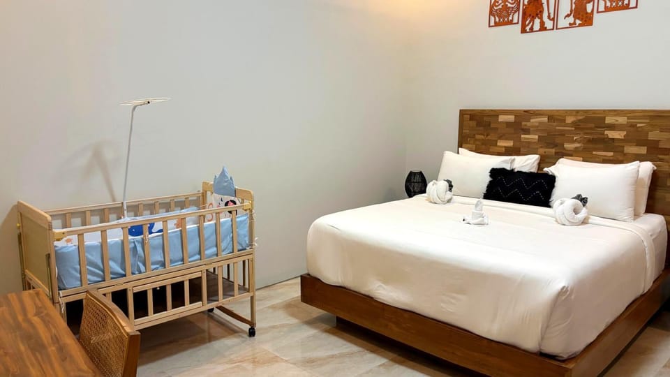 Bedroom, cot