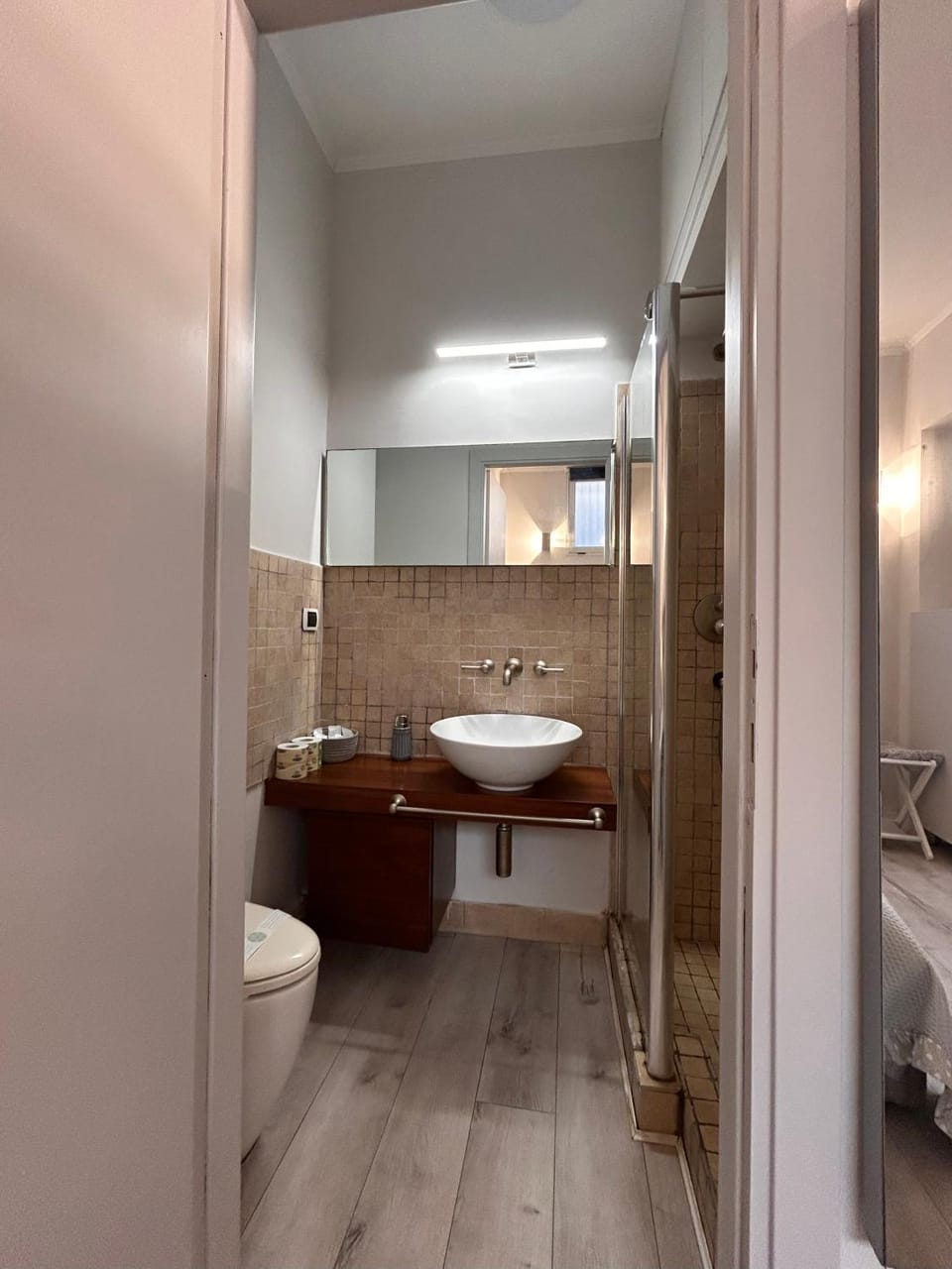 Shower, Toilet, towels