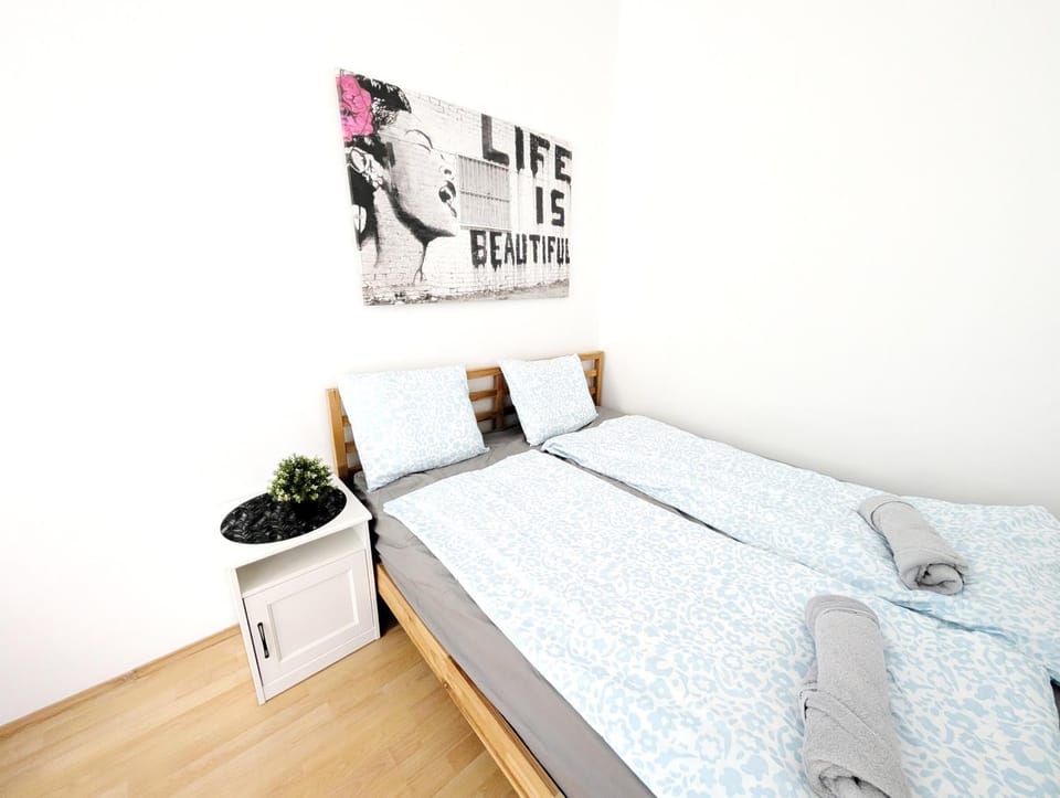 Cozy Rooms next to Lugner City GB4 Vacation rental in Vienna