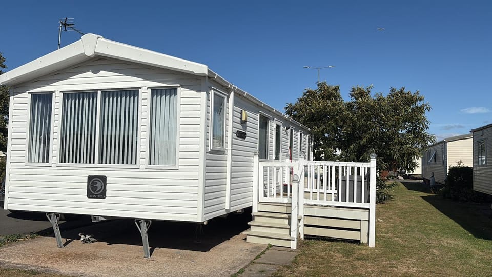 Lyons Robin Hood - 3 Bedroom Static Caravan Nature lodge in Rhyl