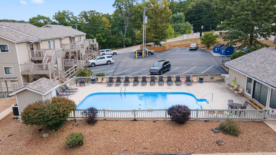 Indian Pointe Lake View - Pets House in Osage Beach