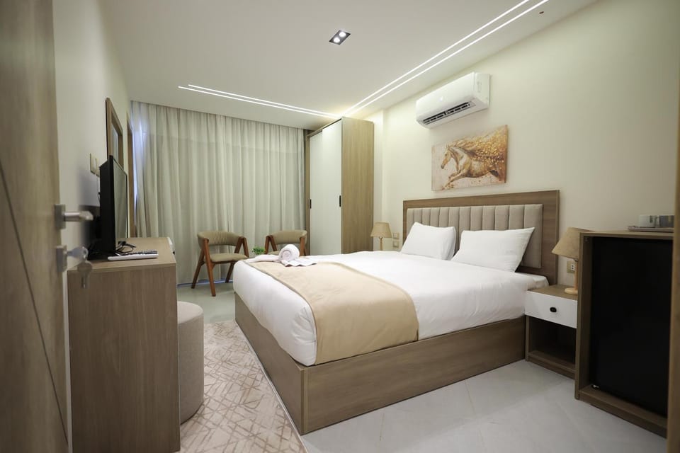 Bed, TV and multimedia, Photo of the whole room, Bedroom, air conditioner