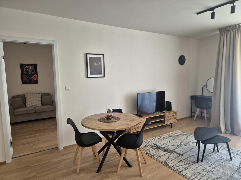 TV and multimedia, Living room, Dining area