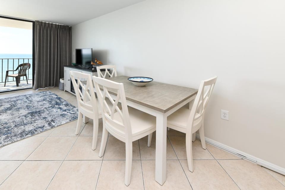 Royal Garden Resort 912 - The Nauti Pearl House in Garden City