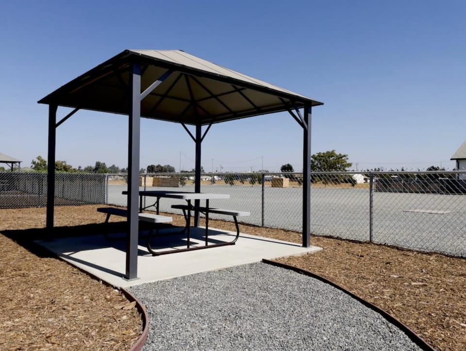 Sequoia Living Pet Friendly with Fenced Yard House in Visalia
