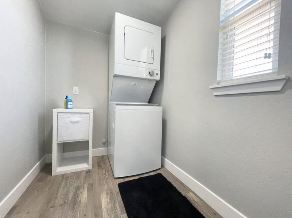 Cozy Entire Home Gateway to Sequoia Pet Friendly House in Visalia