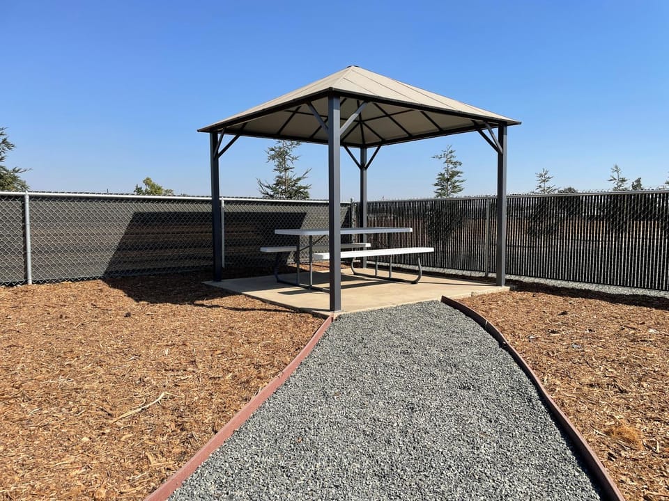 Cozy Entire Home Gateway to Sequoia Pet Friendly House in Visalia